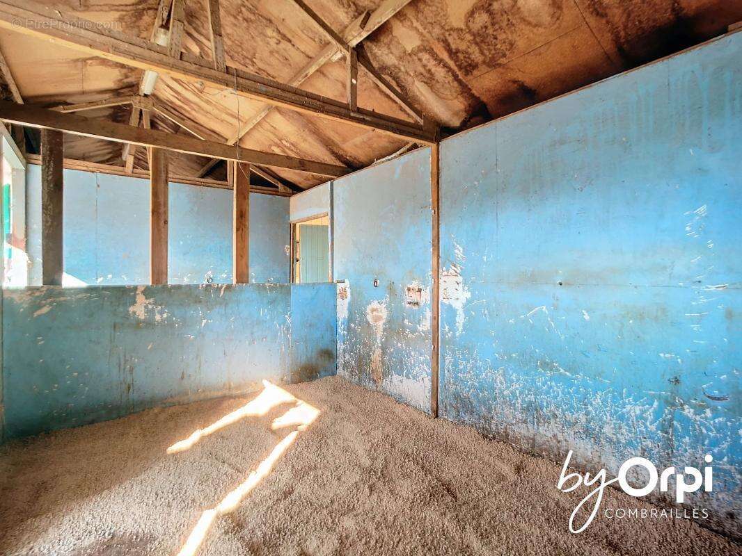 Maison à DURDAT-LAREQUILLE