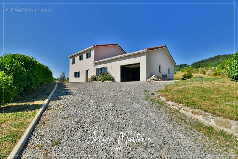 Maison récente de 170 m² sur 2100 m² de terrain préservés, 7 pièces, 5 chambres dont dressing, garage de 85 m² à MAROLS (42) - photo 31