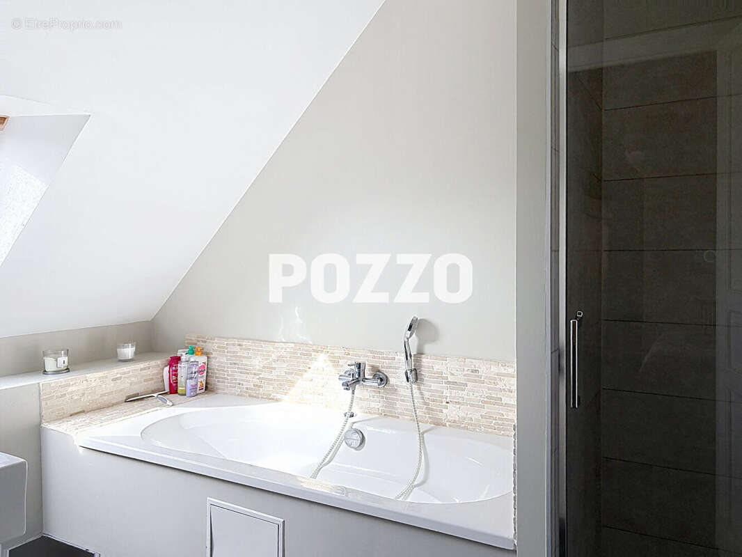 Maison à MONTJOIE-SAINT-MARTIN