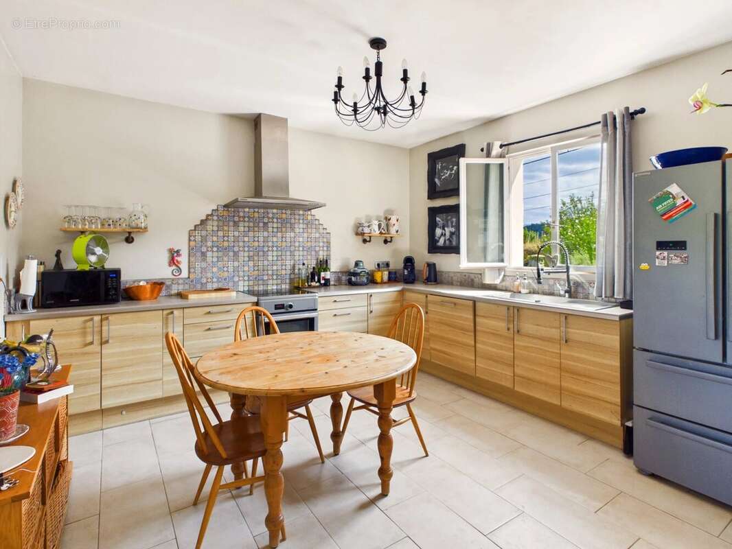 Superb maison sur un grand terrain avec vues imprenables - photo 2