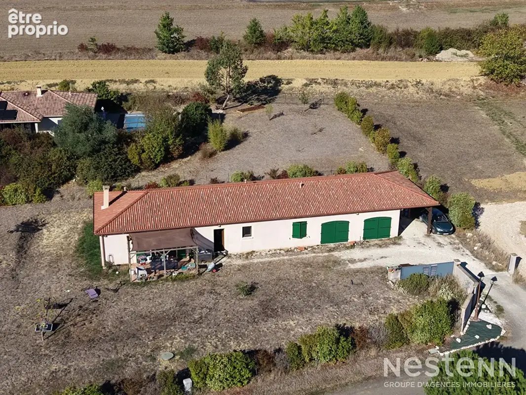 A Vendre Maison contemporaine de plain-pied, double garage, Carport et terrain de 1 731 m². - photo 14