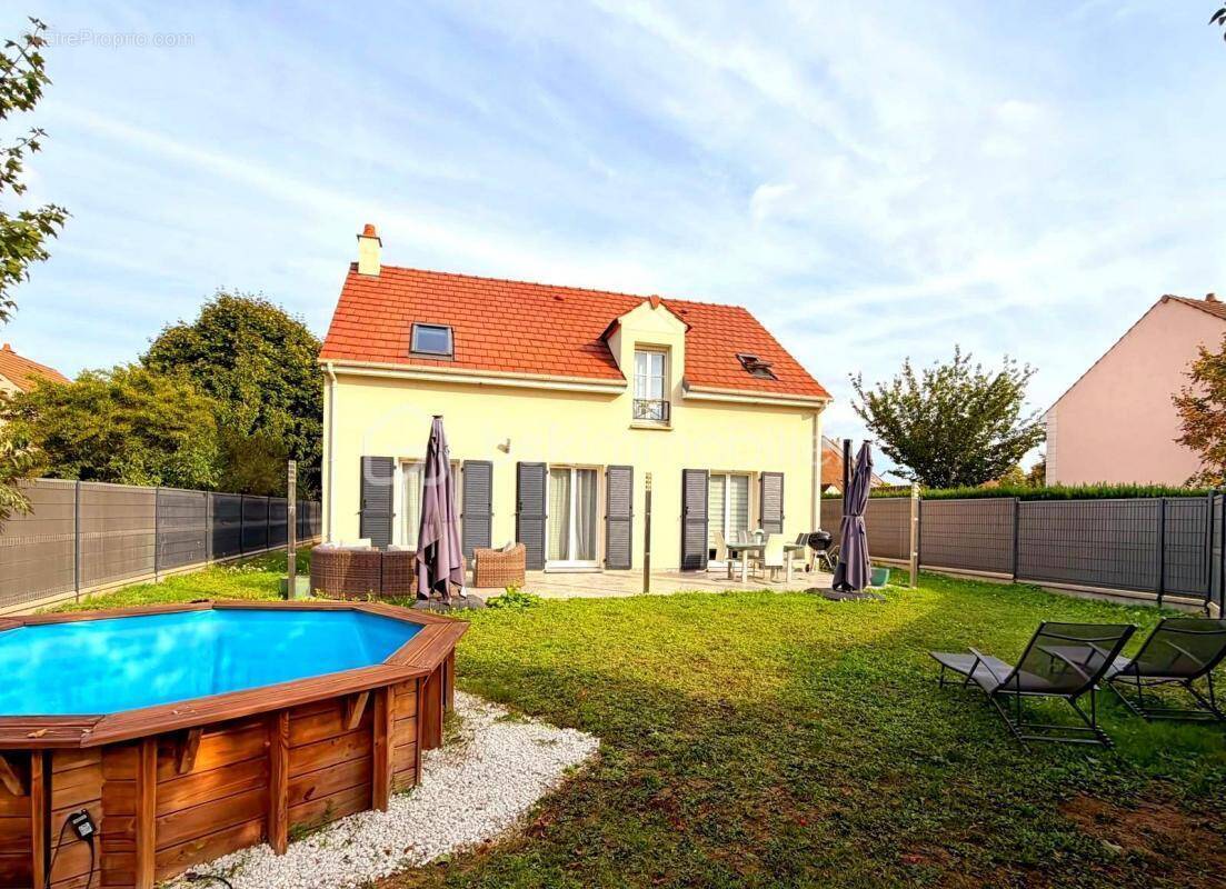 Maison à LE COUDRAY-MONTCEAUX