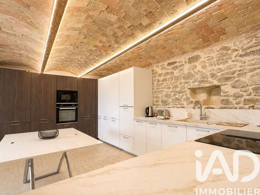 Maison 419 m² à Puy-Saint-Martin  - photo 8