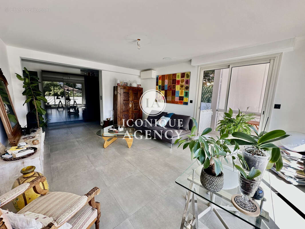 Appartement à LE CANNET