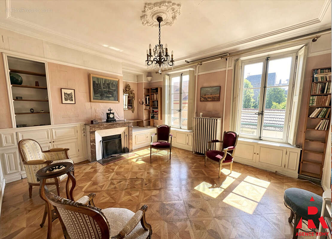 Appartement à VERSAILLES
