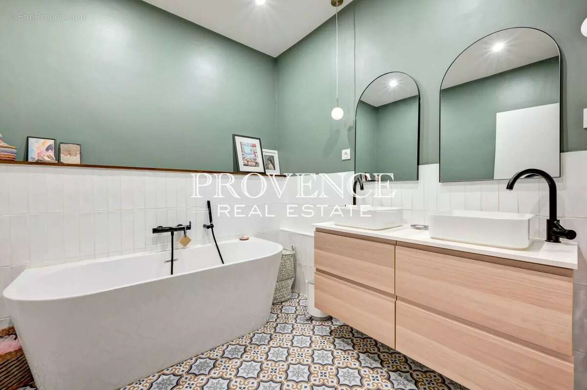 Appartement à MARSEILLE-5E