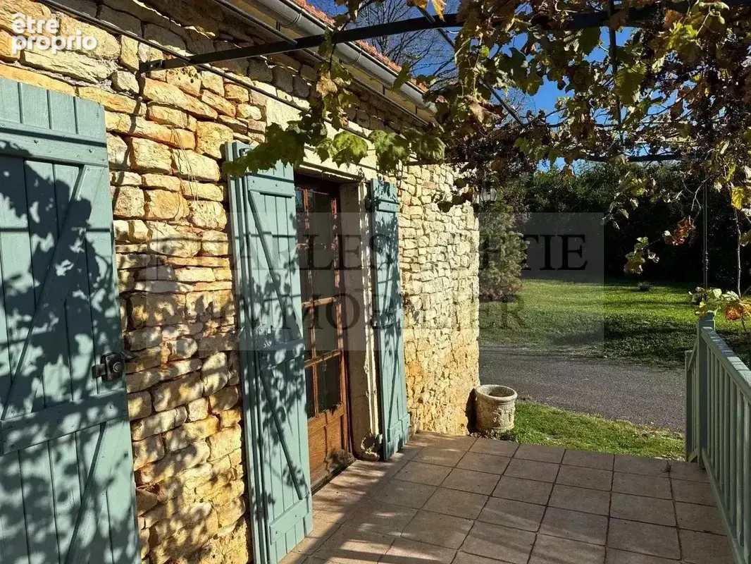 Belle maison en pierre avec piscine, au calme, sur un terrain de 1 800 m² - photo 15