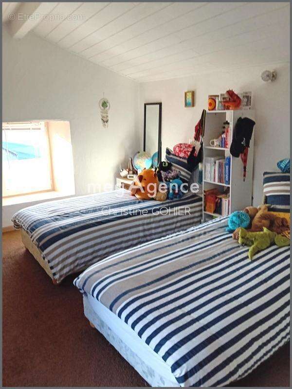 Maison à SAINT-GERMAIN-DE-MARENCENNES