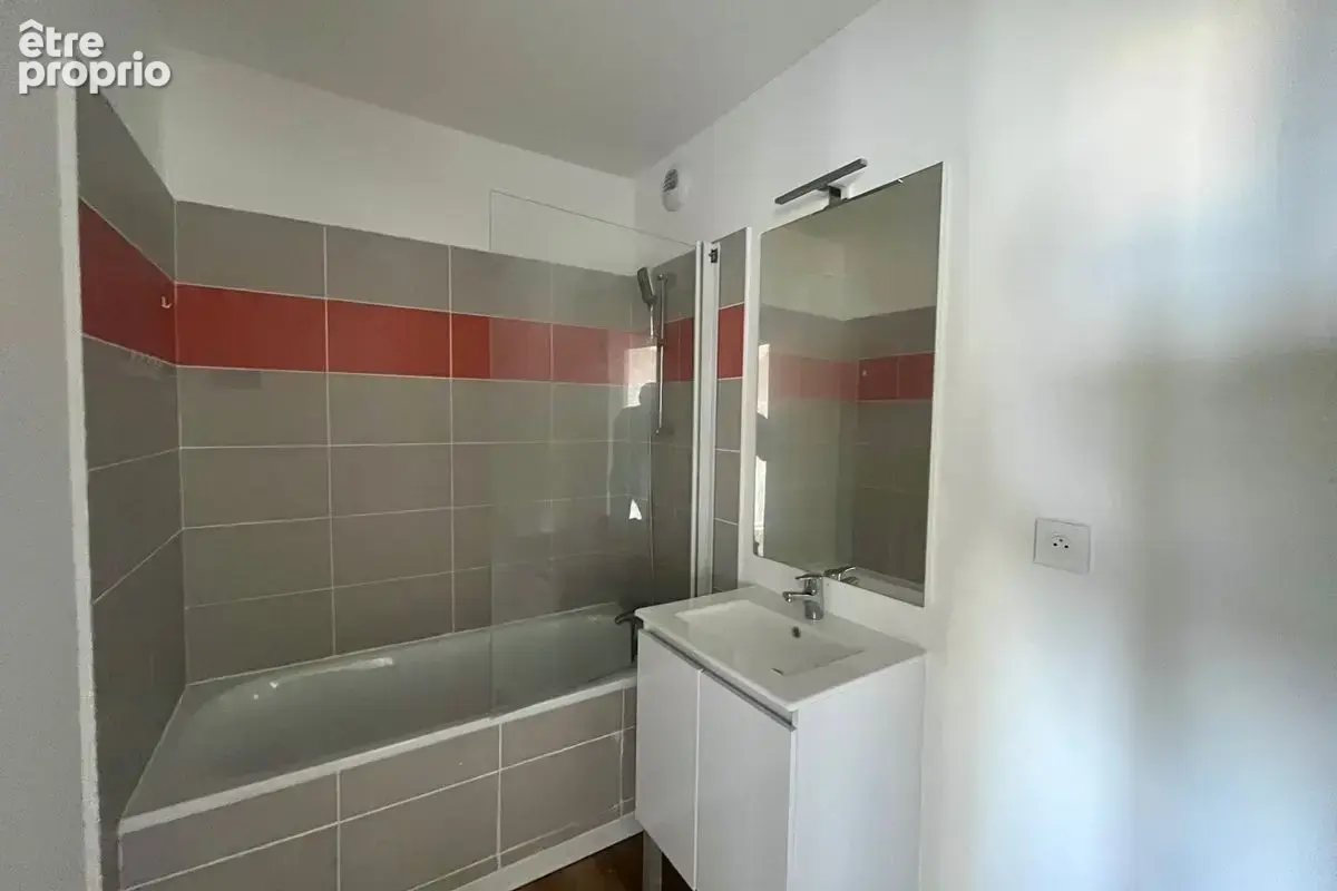 Rare à la vente T5 de 100m² au 4ième et dernier étage sans ascenseur lumineux entièrement rénové aix ouest proche commodités - photo 7