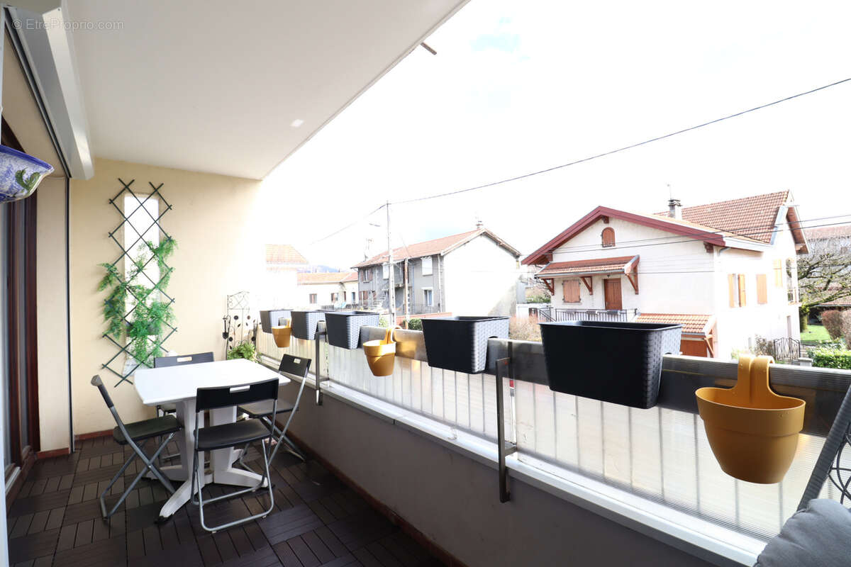 Appartement à SAINT-MARTIN-D'HERES