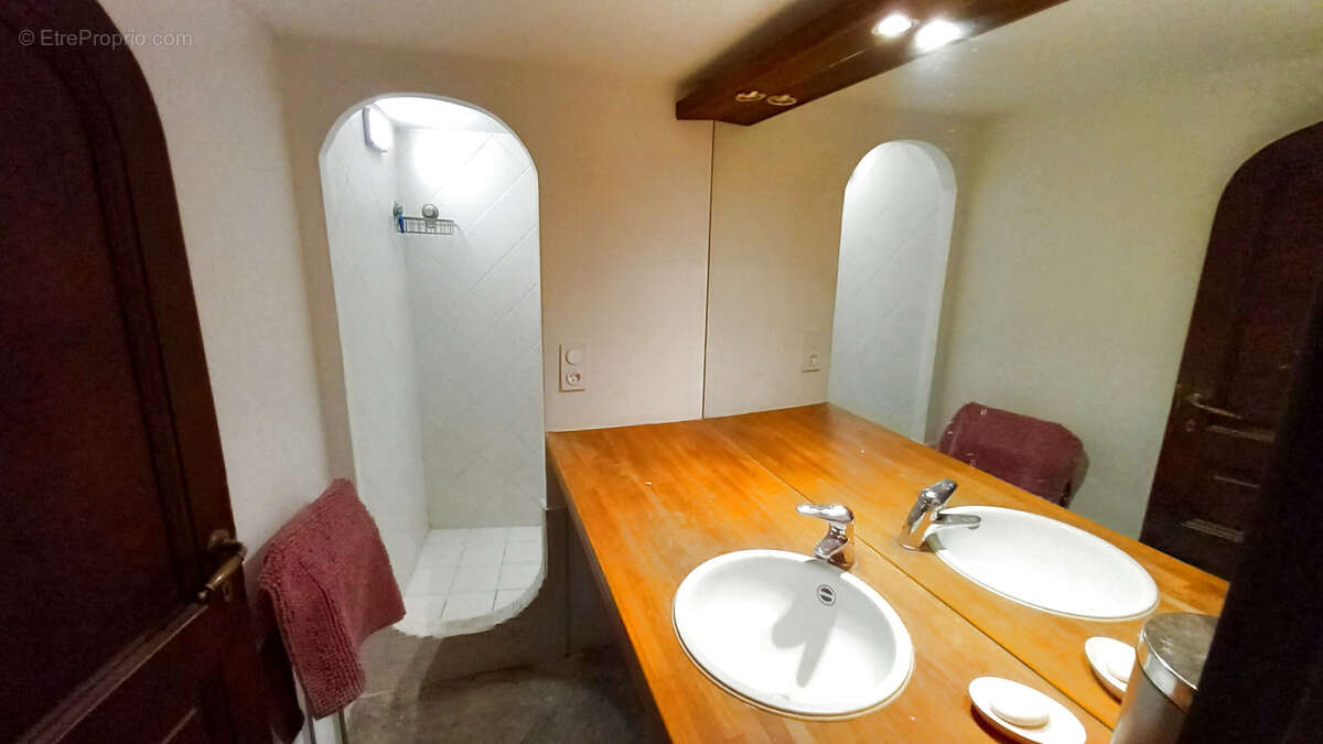 Maison à COLOMBIERES-SUR-ORB