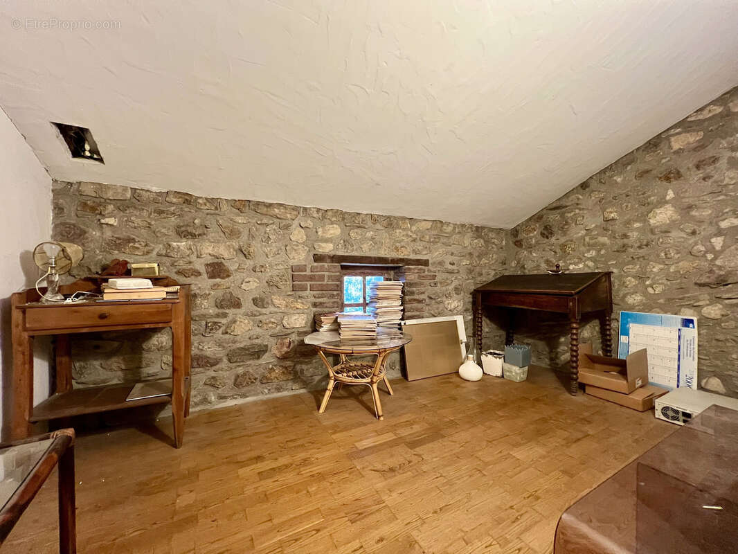 Maison à LA TOUR-EN-JAREZ