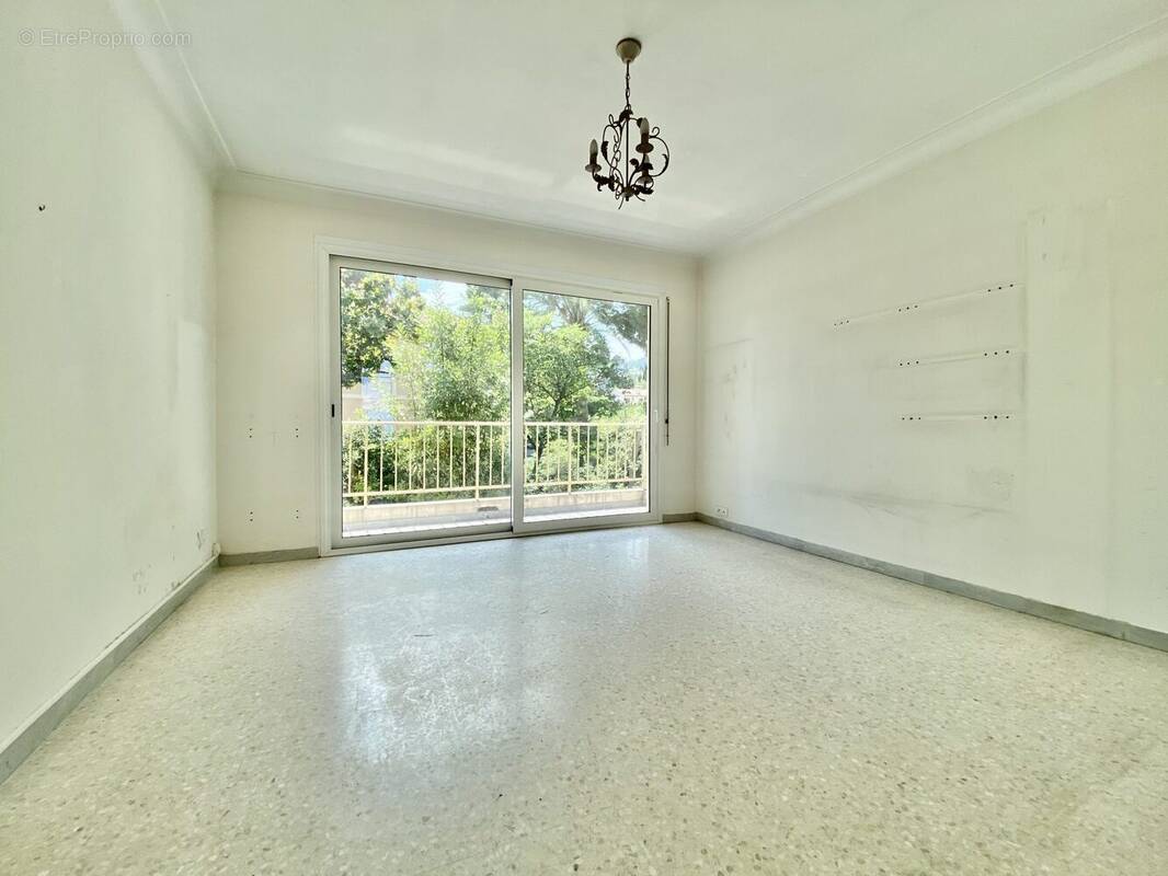 Appartement à ROQUEBRUNE-CAP-MARTIN