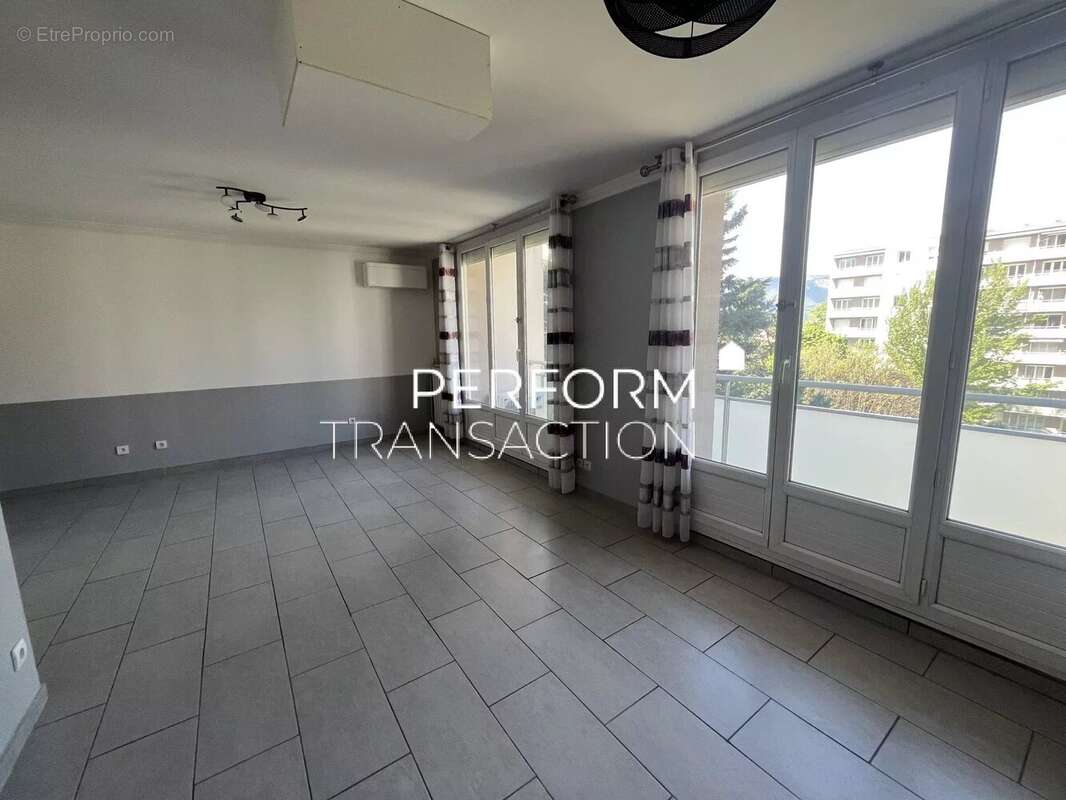 Appartement à SAINT-MARTIN-D&#039;HERES