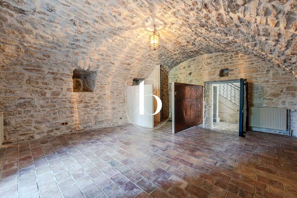 Maison 950 m² à Goudargues  - photo 19