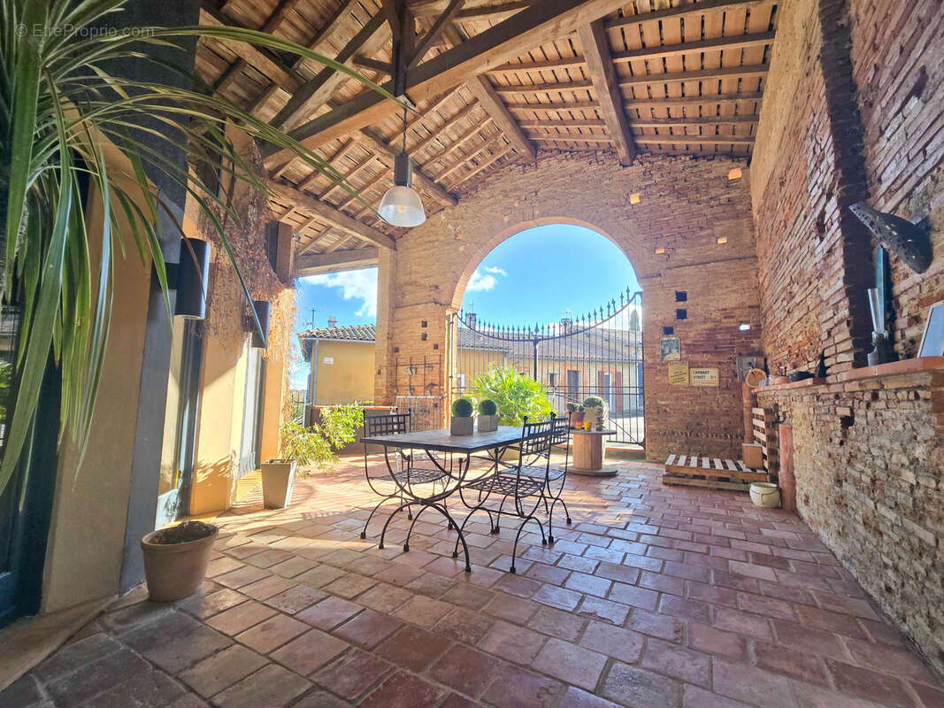 BOURG SAINT BERNARD, Maison atypique de 195 m2 à vendre. - photo 8
