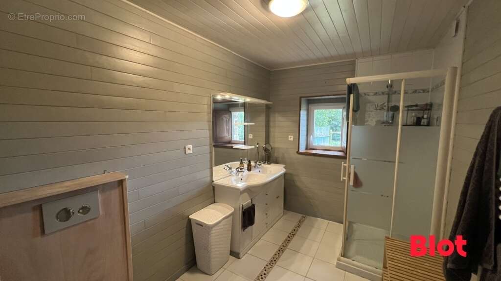 Maison à MEZIERES-SUR-COUESNON