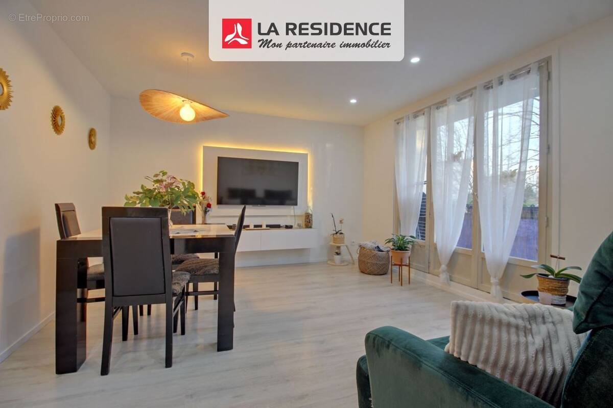 Appartement à SARTROUVILLE