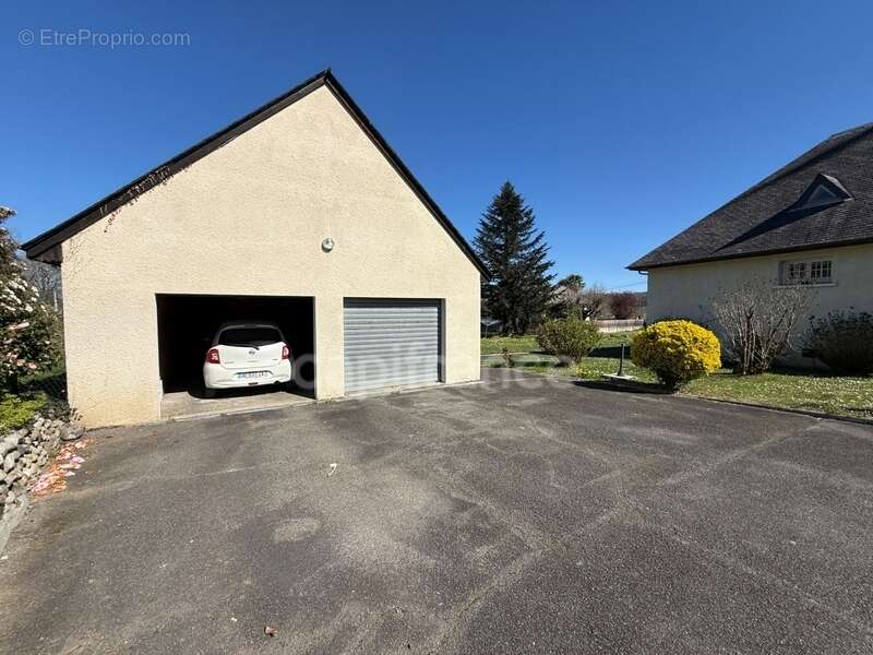 Grande maison avec dépendance sur 3460 m² de terrain - photo 3