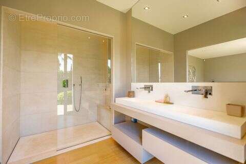 Maison 350 m² à Sainte-Maxime  - photo 2