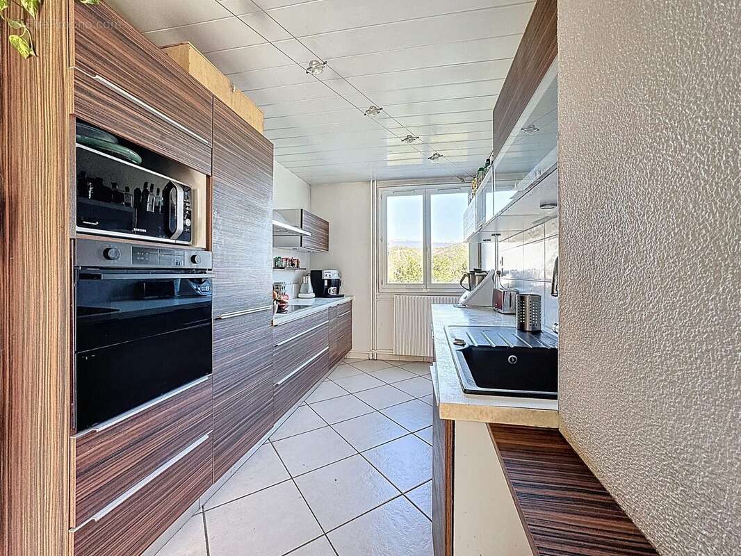 Appartement à LE PONT-DE-CLAIX