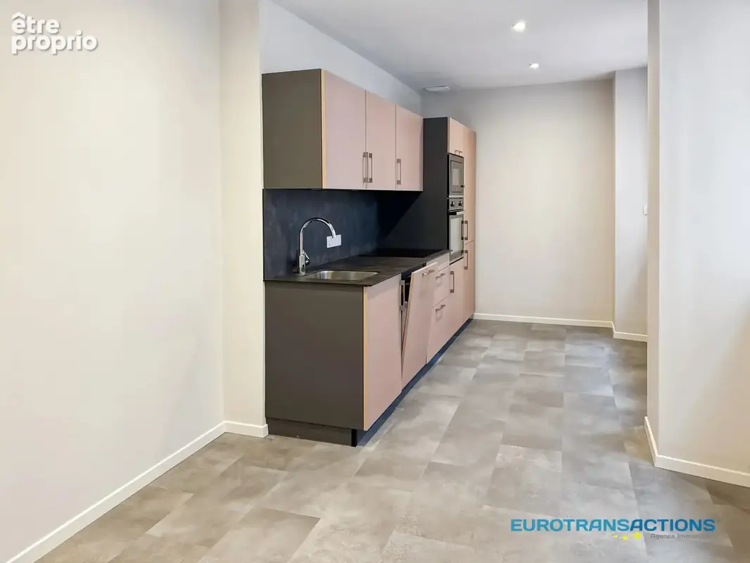 HAGUENAU CENTRE-VILLE – Local / bureau de caractère de 107m² au rez-de-chaussée dans un immeuble du XVIIᵉ siècle - photo 4