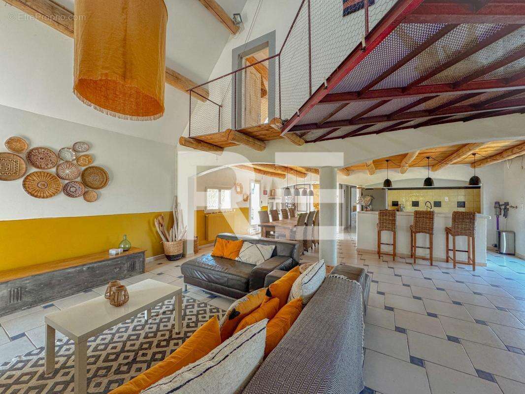 Maison à BELLEGARDE