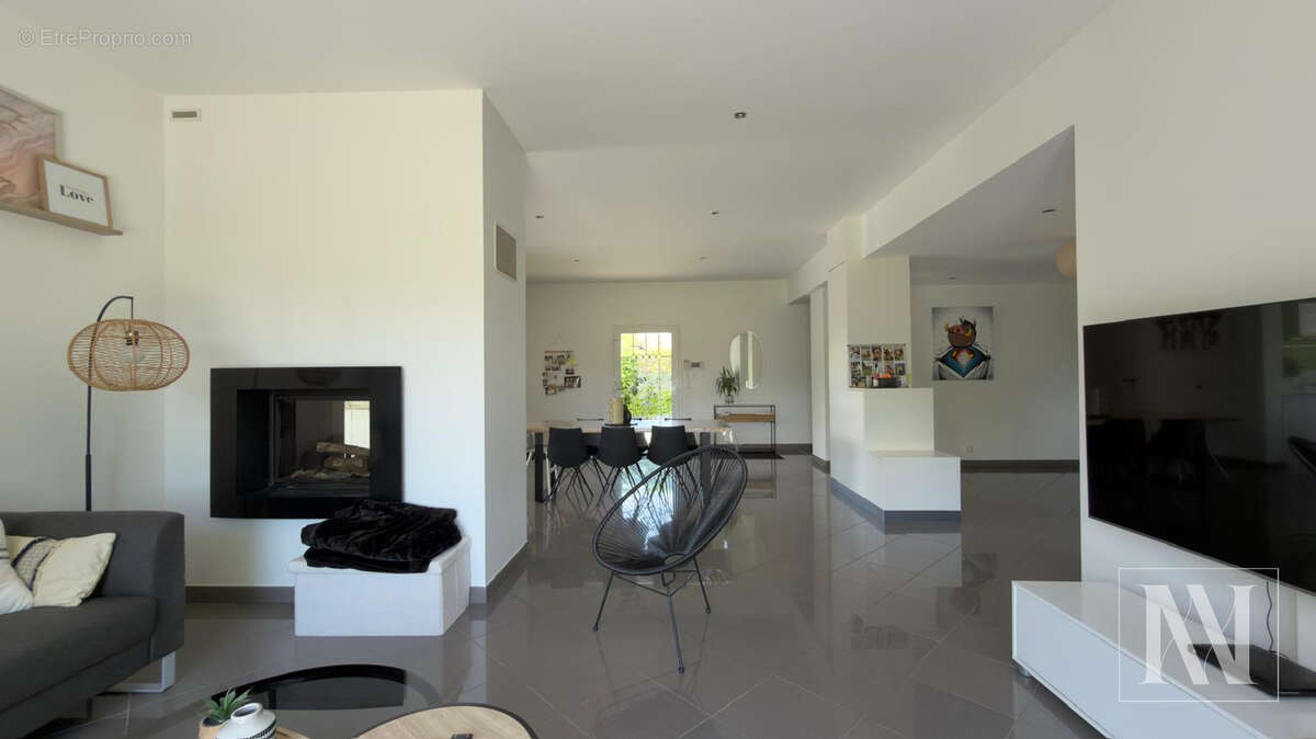 Superbe maison familiale de 177 m2 avec piscine et double garage - photo 6