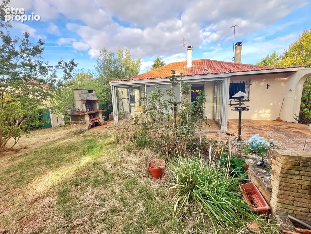 Maison Crepieux terrain 2500 m2 - photo 2