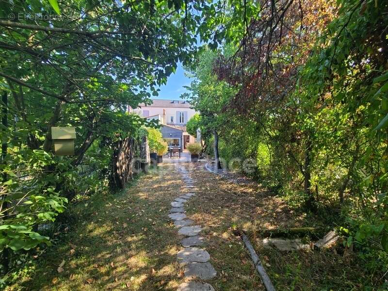 Maison à vendre sur Saintes - photo 13