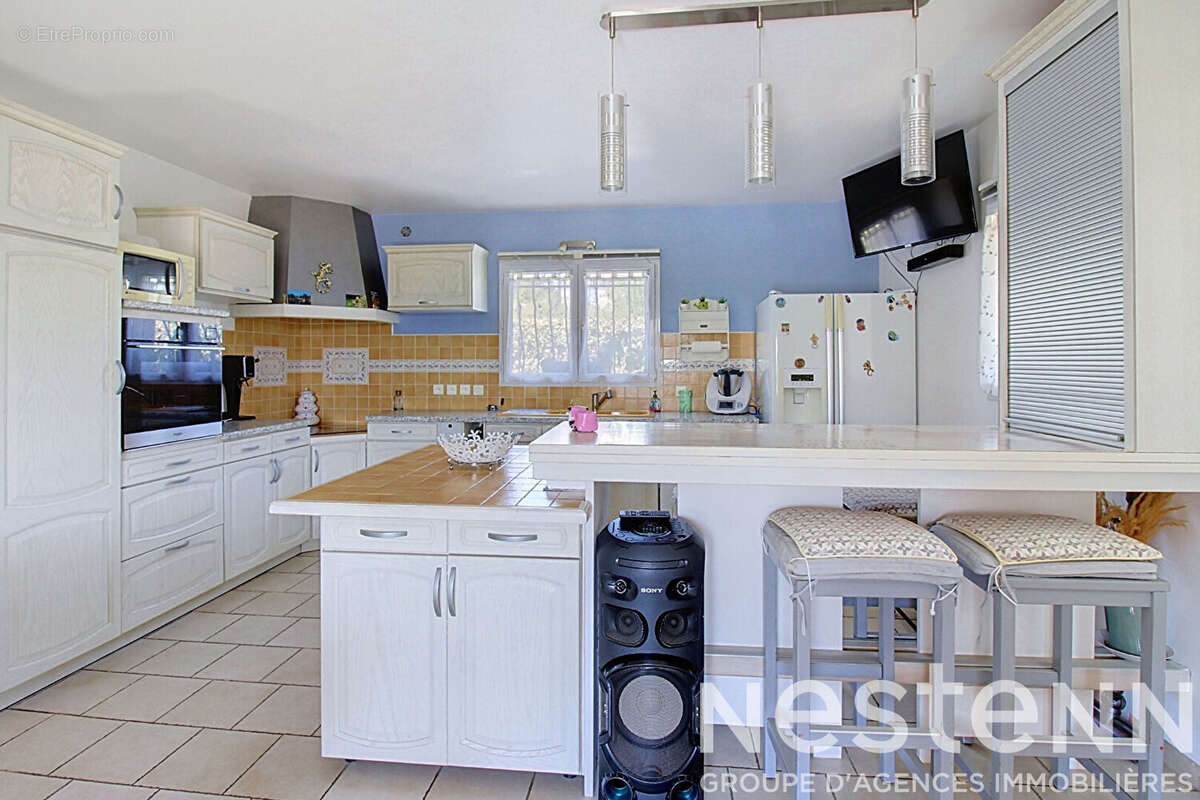 A VENDRE FLAYOSC Maison 3 chambres PISCINE GARAGE sur terrain de 1200 m² clos - photo 5