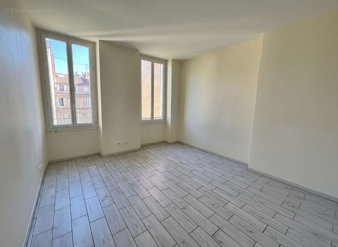 Appartement à MARSEILLE-5E
