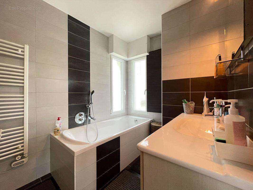 Maison à LA TURBALLE