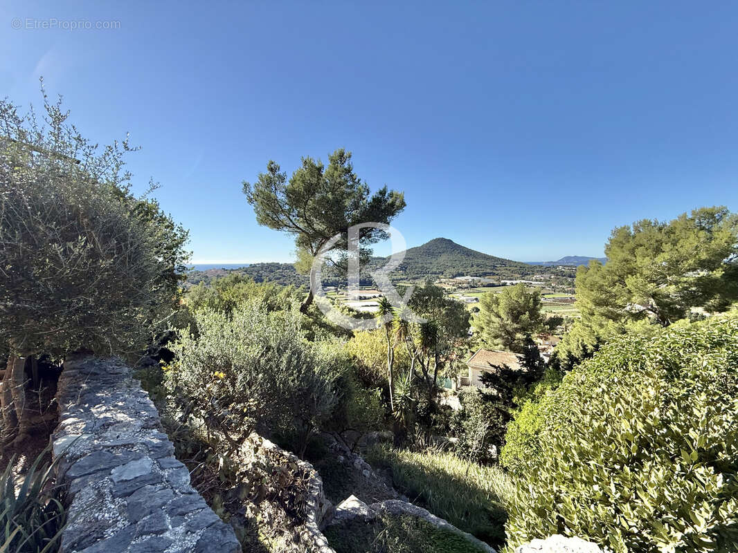 Maison à CARQUEIRANNE