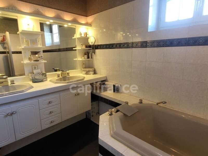 Maison à AUVERS-SUR-OISE