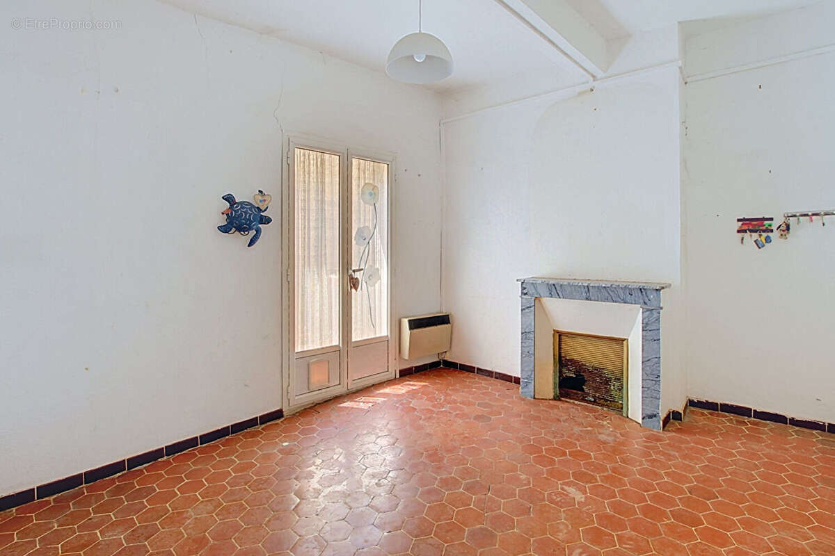 EXCLUSIVITE ! A VENDRE DRAGUIGNAN studio + appartement T2 + combles + cave - photo 2
