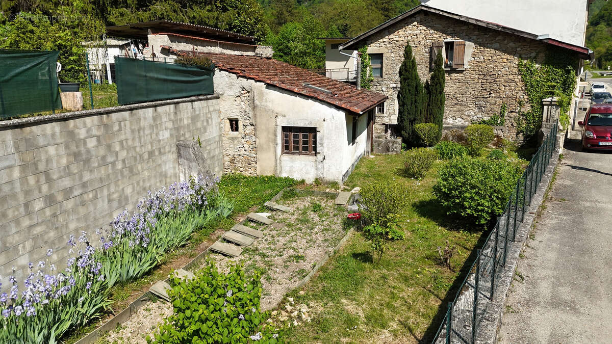 Saint-rambert-en-bugey   maison familiale 5 chambres - photo 3