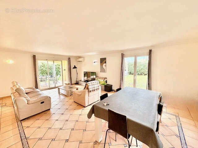 Maison à SAINT-CEZAIRE-SUR-SIAGNE