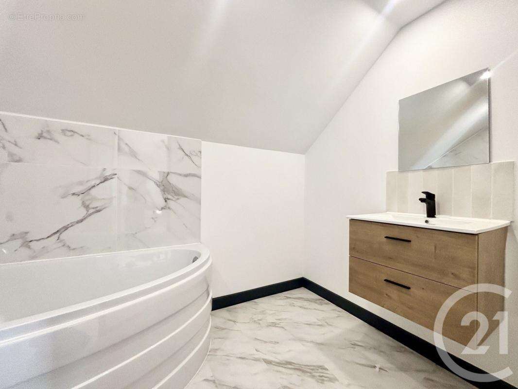 Maison 125 m² à Panazol  - photo 9