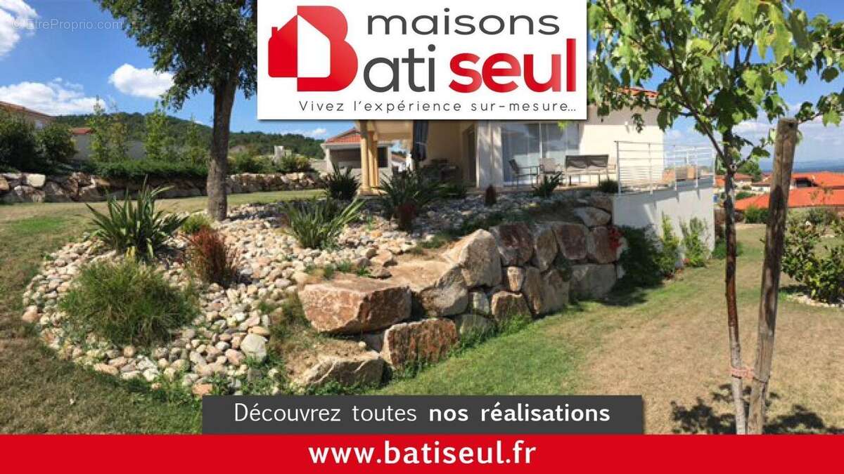 Terrain à SAINT-CYPRIEN