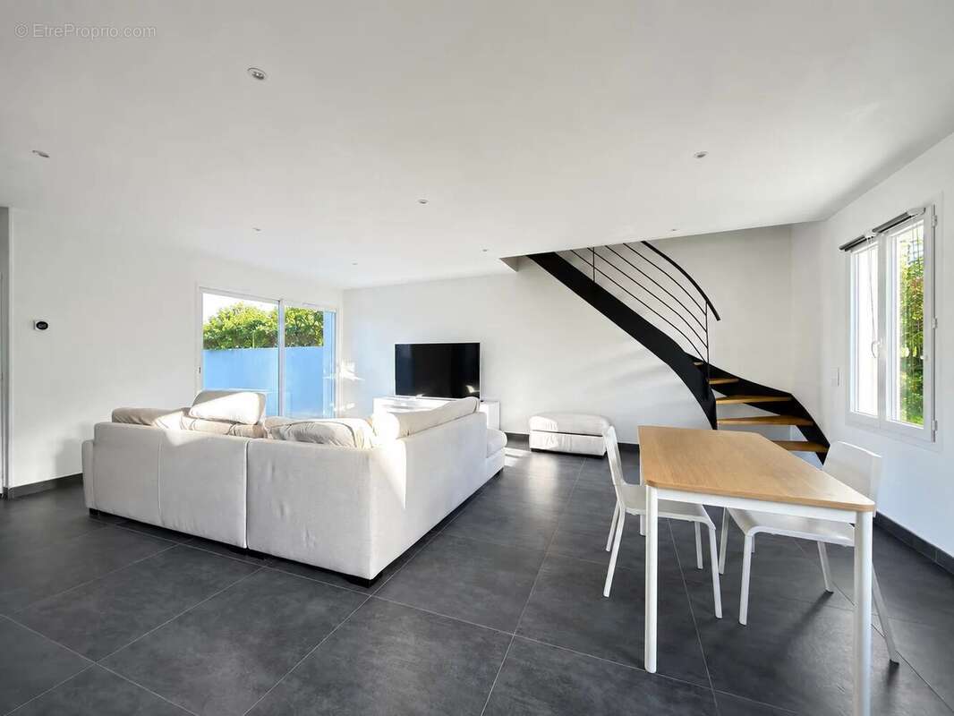 Maison moderne avec terrasse et garage traversant aux portes de La Rochelle - photo 2