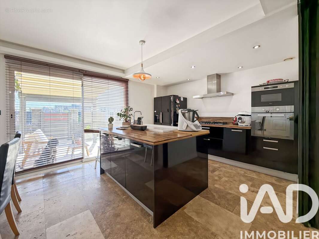 Maison 186 m² à Laval  - photo 5