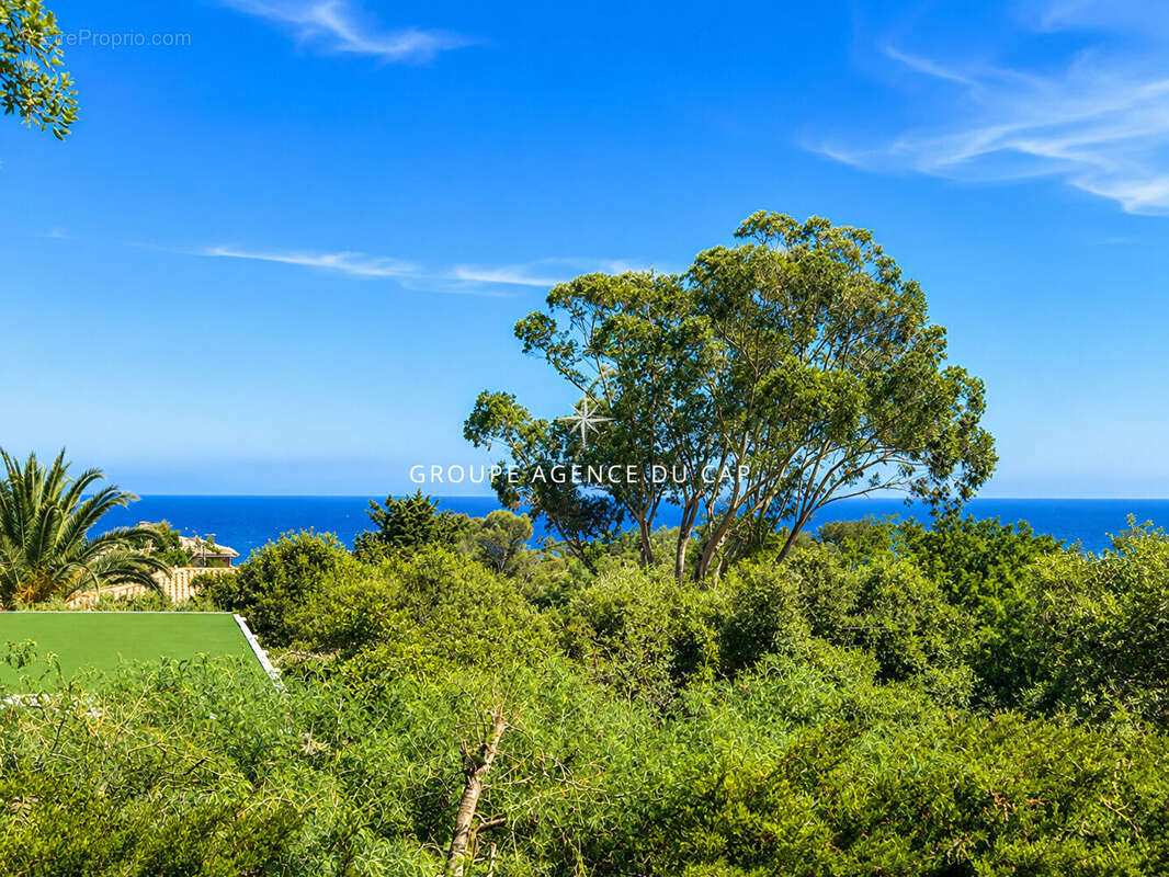 Villa à vendre avec 4 chambres et piscine à 100m des criques de saint-aygulf - photo 3