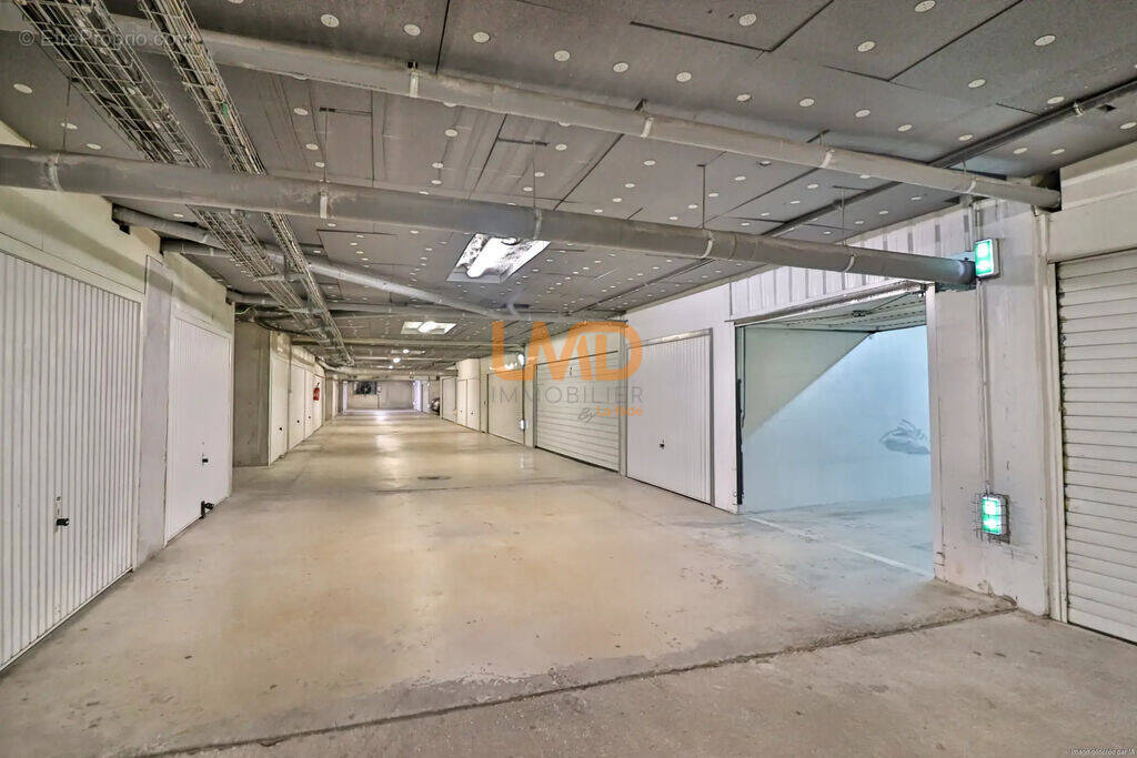 Parking à MARSEILLE-11E