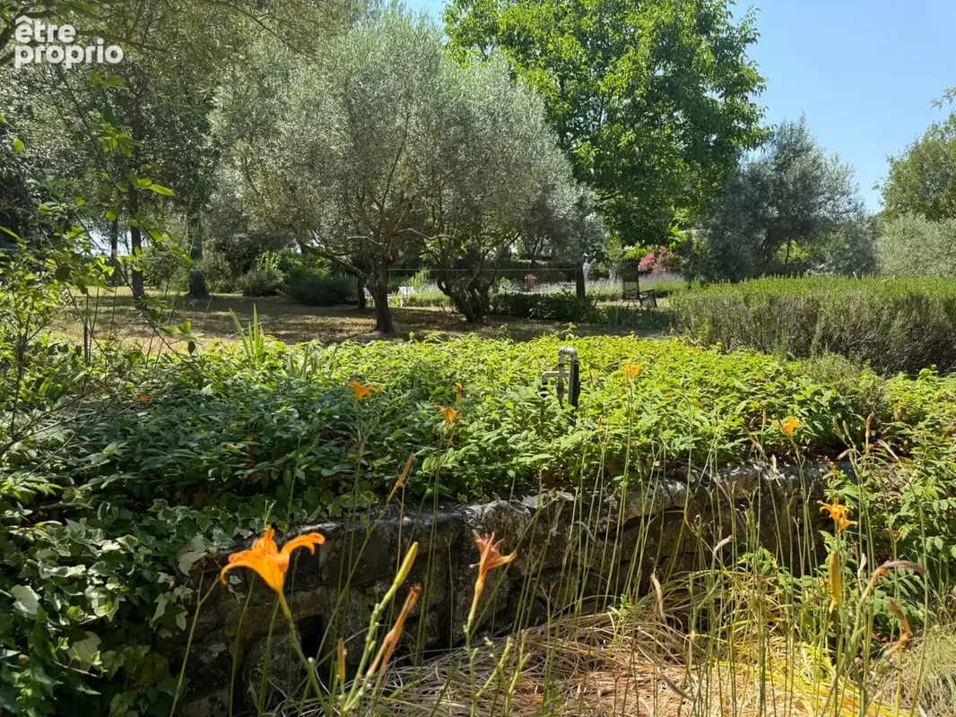 ROGNES (13) Élégante propriété Provençale de 170 m2 avec piscine et garage terrain de 5220 m2 - photo 19