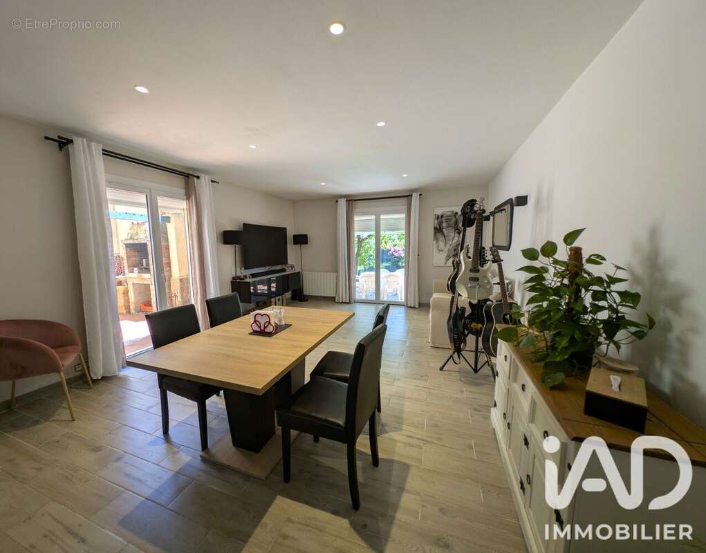 Maison 96 m² à Cogolin  - photo 6