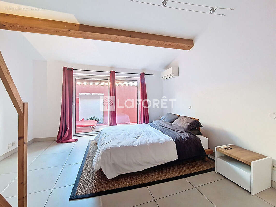 Maison à PEZILLA-LA-RIVIERE