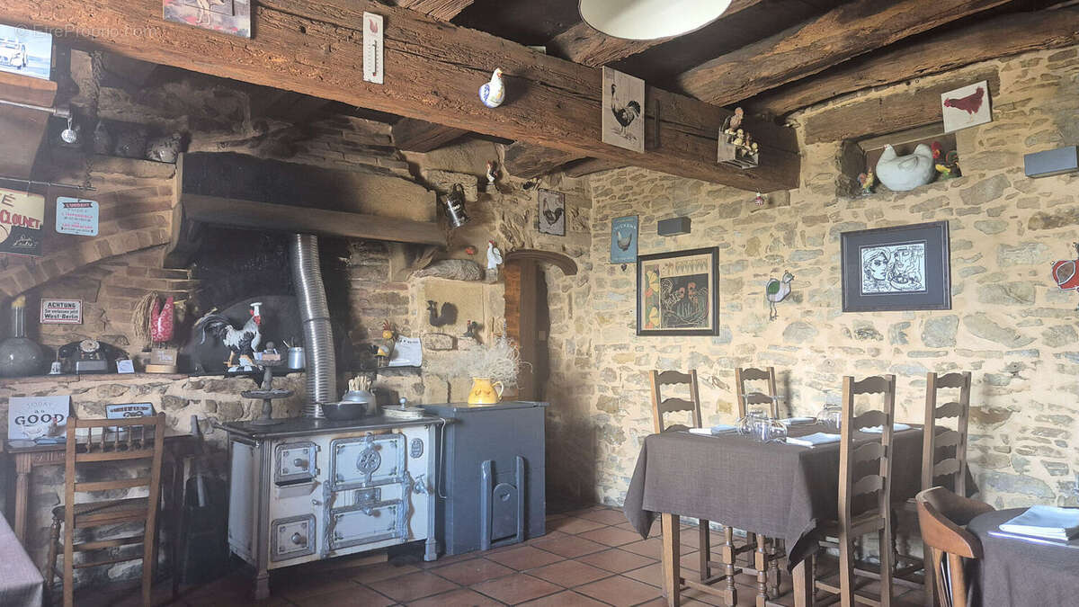 Commerce à LE BOIS-D'OINGT