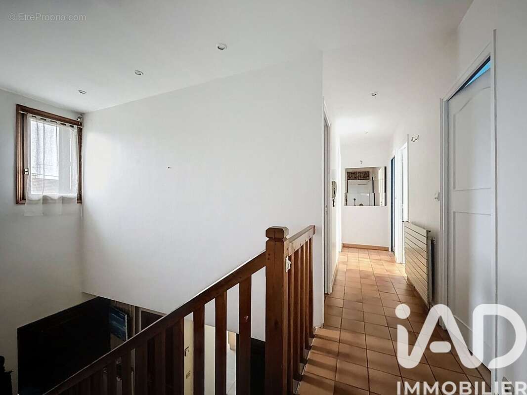 Photo 9 - Maison à VIRY-CHATILLON