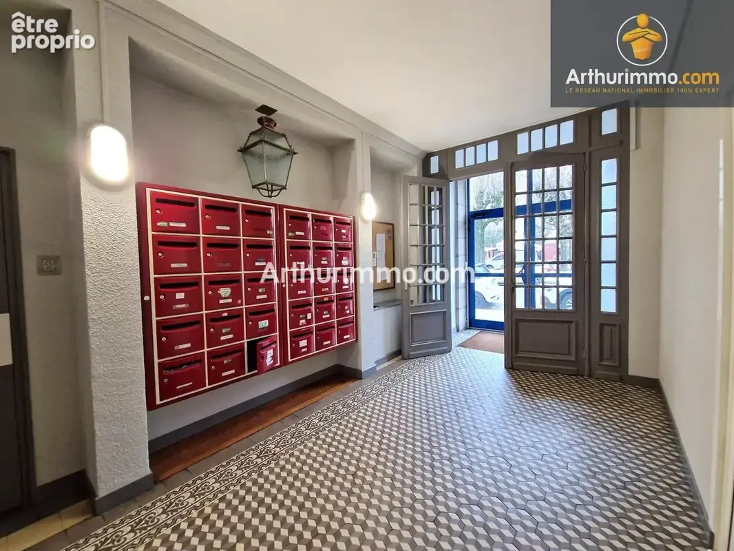 LONS-LE-SAUNIER (39 JURA), à vendre appartement sous combles centre-ville, 2 chambres, 65 m² au sol, très lumineux. - photo 10